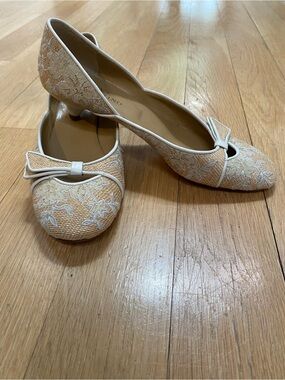 Rare Vintage Valentino Garavani Embroidered Floral Kitten Heels
